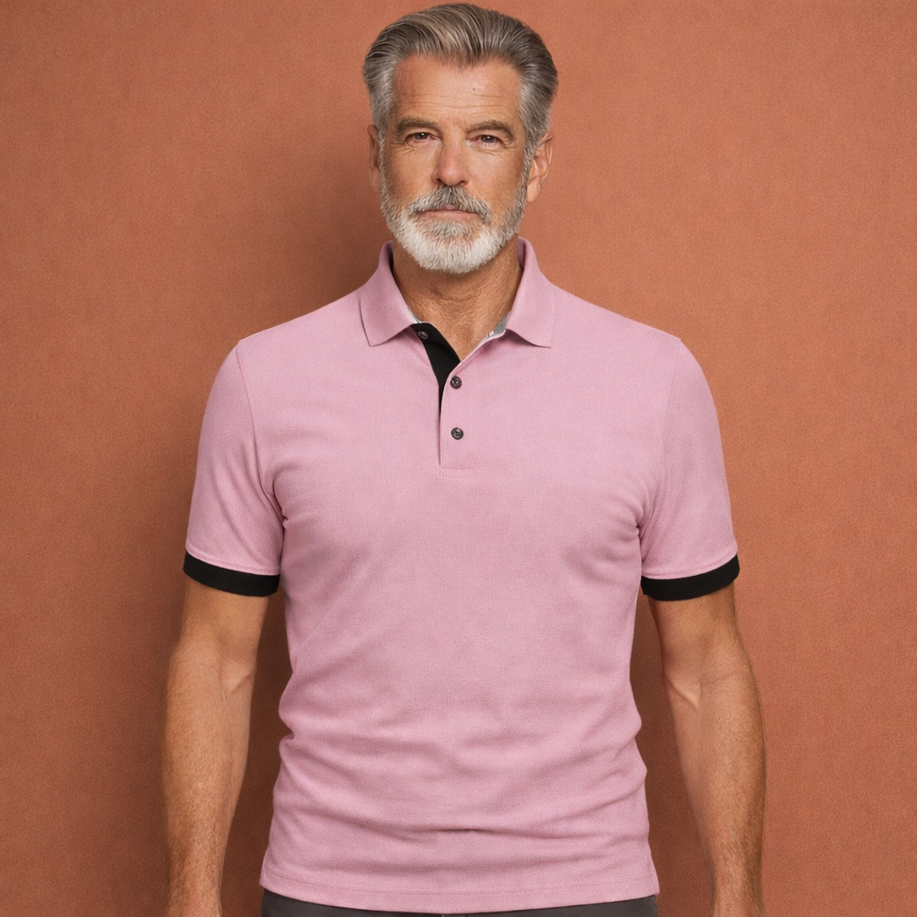 Heren polo in roze met minimalistisch design, zacht en comfortabel voor casual en stijlvolle outfits.