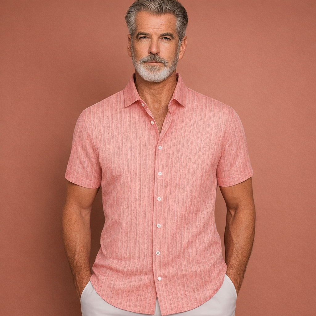 Dames overhemd in roze met minimalistisch design, zacht en comfortabel voor casual en stijlvolle outfits.