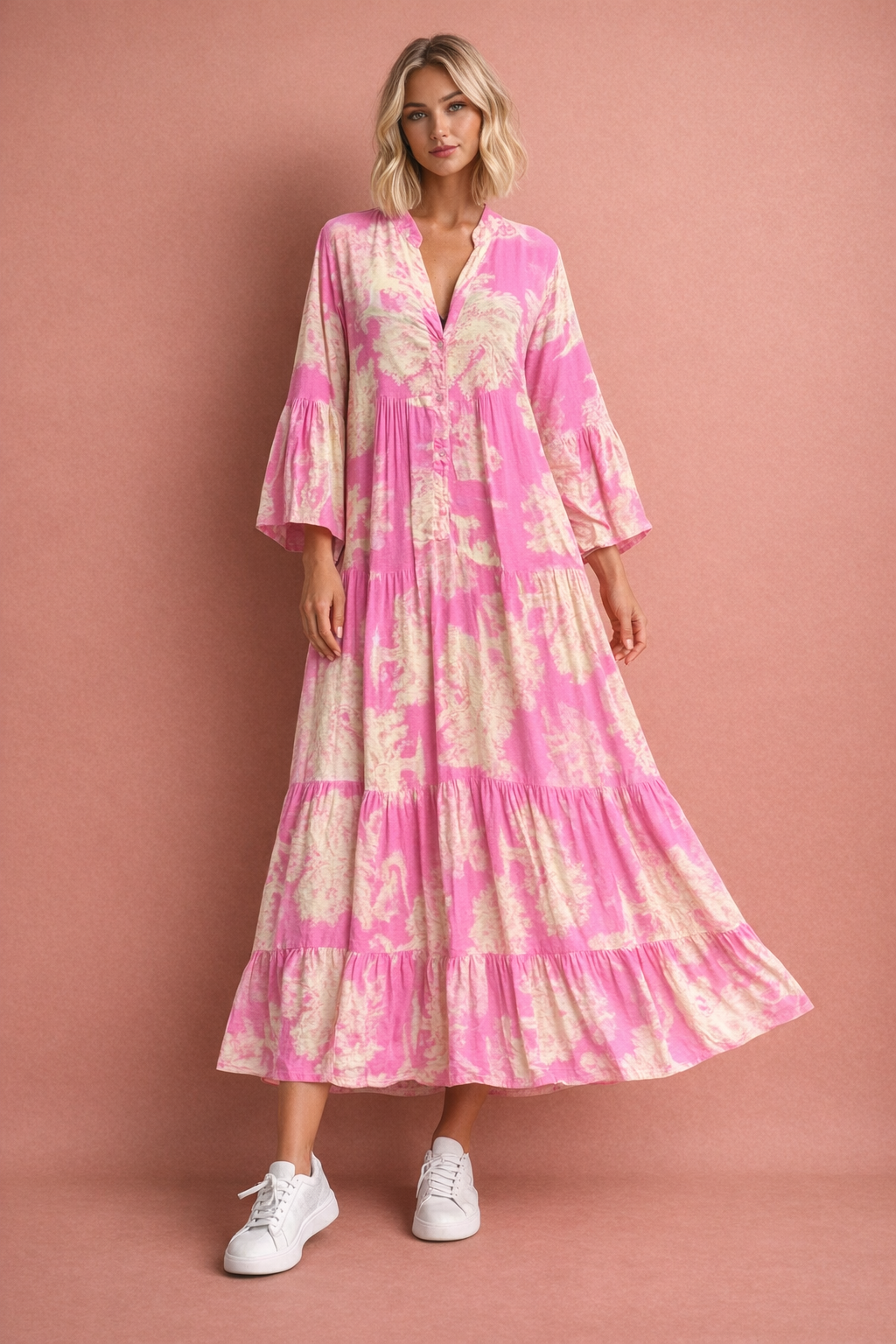 Roze maxi-jurk voor dames met print, volantmouwen en staande kraag, perfect voor zomerse en elegante gelegenheden.