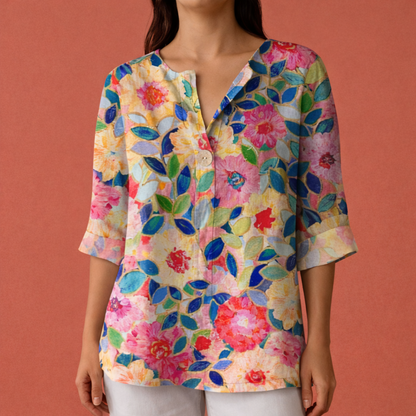 Dames blouse in rozerood met minimalistisch design, zacht en comfortabel voor casual en stijlvolle outfits.
