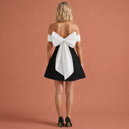 Schoudervrije mini-jurk voor dames met contrasterend bovenstuk en strik, ideaal voor feestelijke gelegenheden en een avond uit.