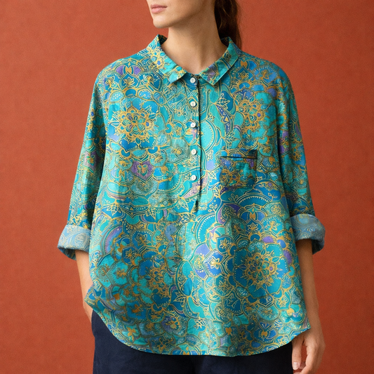 Dames blouse in turkoois met minimalistisch design, zacht en comfortabel voor casual en stijlvolle outfits.
