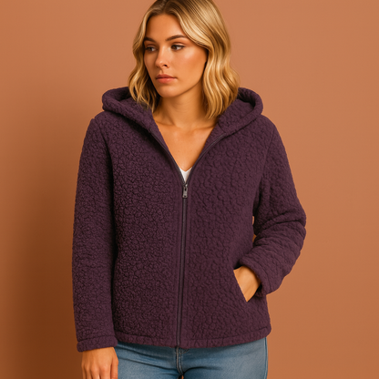 Violet winterjas voor dames met capuchon, geschikt voor koude dagen en dagelijks gebruik.