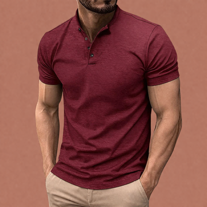 Herenpolo in wijnrood met stijlvol design, comfortabel en veelzijdig voor casual en verzorgde outfits.