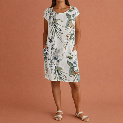 Dames midi-jurk in wit met minimalistisch design, zacht en comfortabel voor casual en stijlvolle outfits.