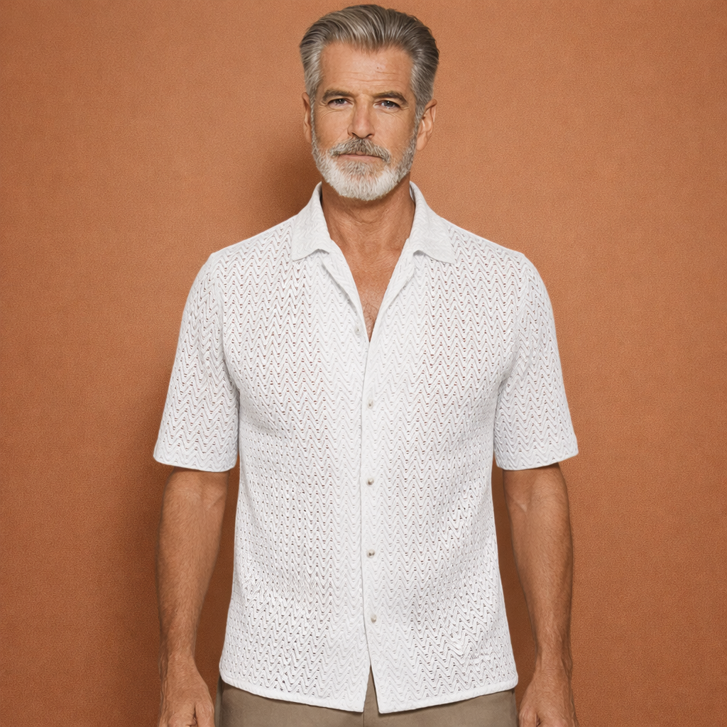 Dames gehaakt shirt in wit met minimalistisch design, zacht en comfortabel voor casual en stijlvolle outfits.