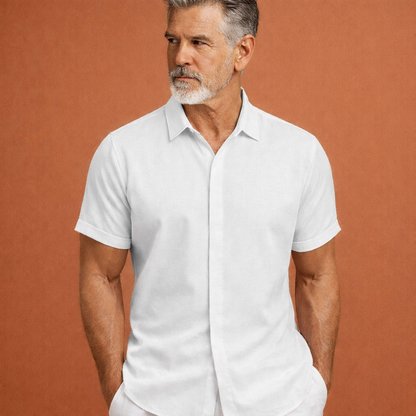 Heren linnen overhemd in wit met minimalistisch design, zacht en comfortabel voor casual en stijlvolle outfits.