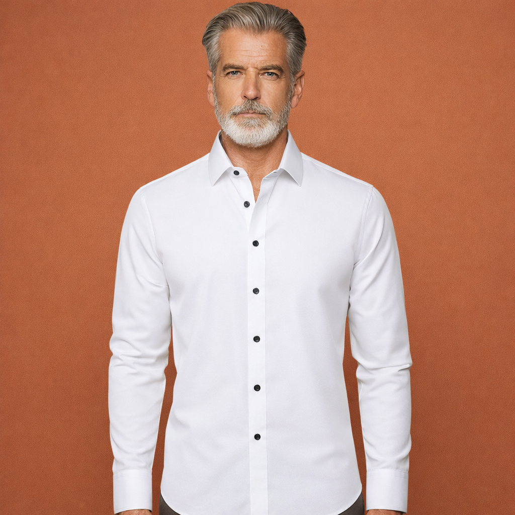 Heren overhemd in wit met minimalistisch design, zacht en comfortabel voor zakelijke en stijlvolle outfits.