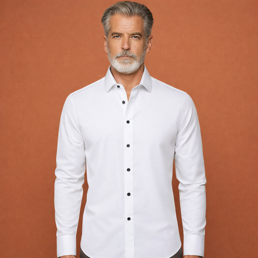 Heren overhemd in wit met minimalistisch design, zacht en comfortabel voor zakelijke en stijlvolle outfits.