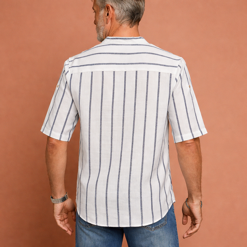 Heren hemd in wit met minimalistisch design, zacht en comfortabel voor casual en stijlvolle outfits.