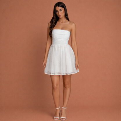 Schouderloos minikleed voor dames met glitterdetails en een uitlopende rok, ideaal voor feestelijke gelegenheden.