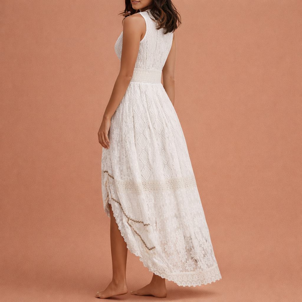 Dames maxi-jurk in wit met minimalistisch design, zacht en comfortabel voor casual en stijlvolle outfits.