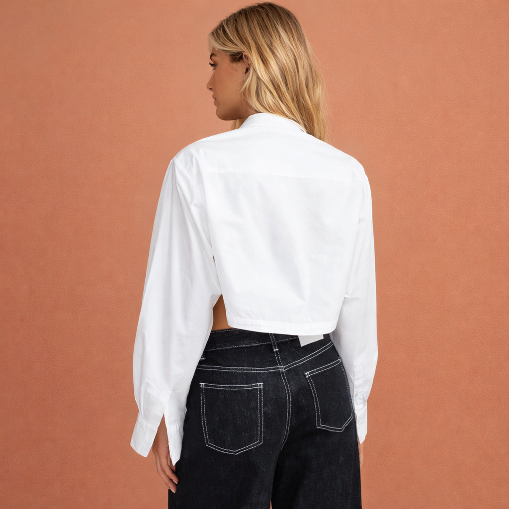 Dames cropped blouse in wit met minimalistisch design, zacht en comfortabel voor casual en stijlvolle outfits.