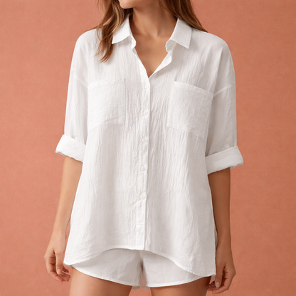 Dames blouse in wit met minimalistisch design, zacht en comfortabel voor casual en stijlvolle outfits.