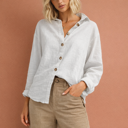 Dames blouse in wit met minimalistisch design, zacht en comfortabel voor casual en stijlvolle outfits.