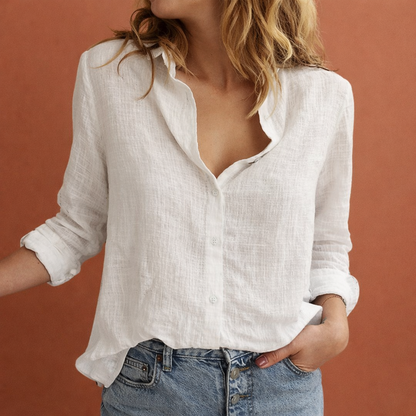Dames blouse in wit met minimalistisch design, zacht en comfortabel voor casual en stijlvolle outfits.