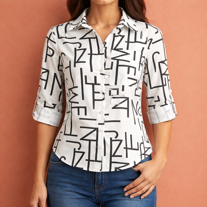 Dames blouse in wit met minimalistisch design, zacht en comfortabel voor casual en stijlvolle outfits.
