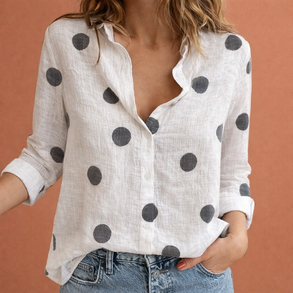 Dames blouse in wit met minimalistisch design, zacht en comfortabel voor casual en stijlvolle outfits.