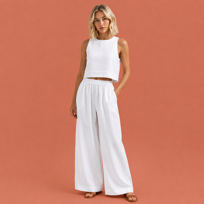Dames tweedelige set in wit met minimalistisch design, zacht en comfortabel voor casual en stijlvolle outfits.
