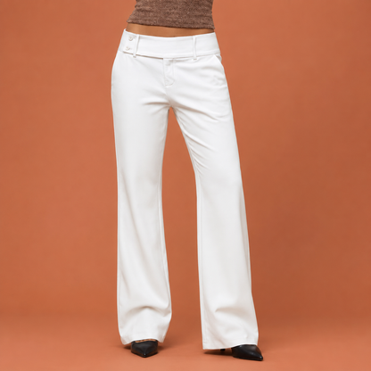 Dames wijde pijp broek in wit met minimalistisch design, zacht en comfortabel voor casual en stijlvolle outfits.
