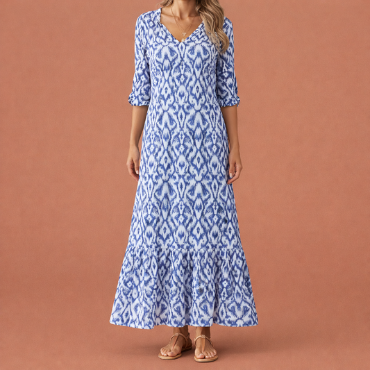 Dames maxi zomerjurk in wit en blauw met minimalistisch design, zacht en comfortabel voor casual en stijlvolle outfits.