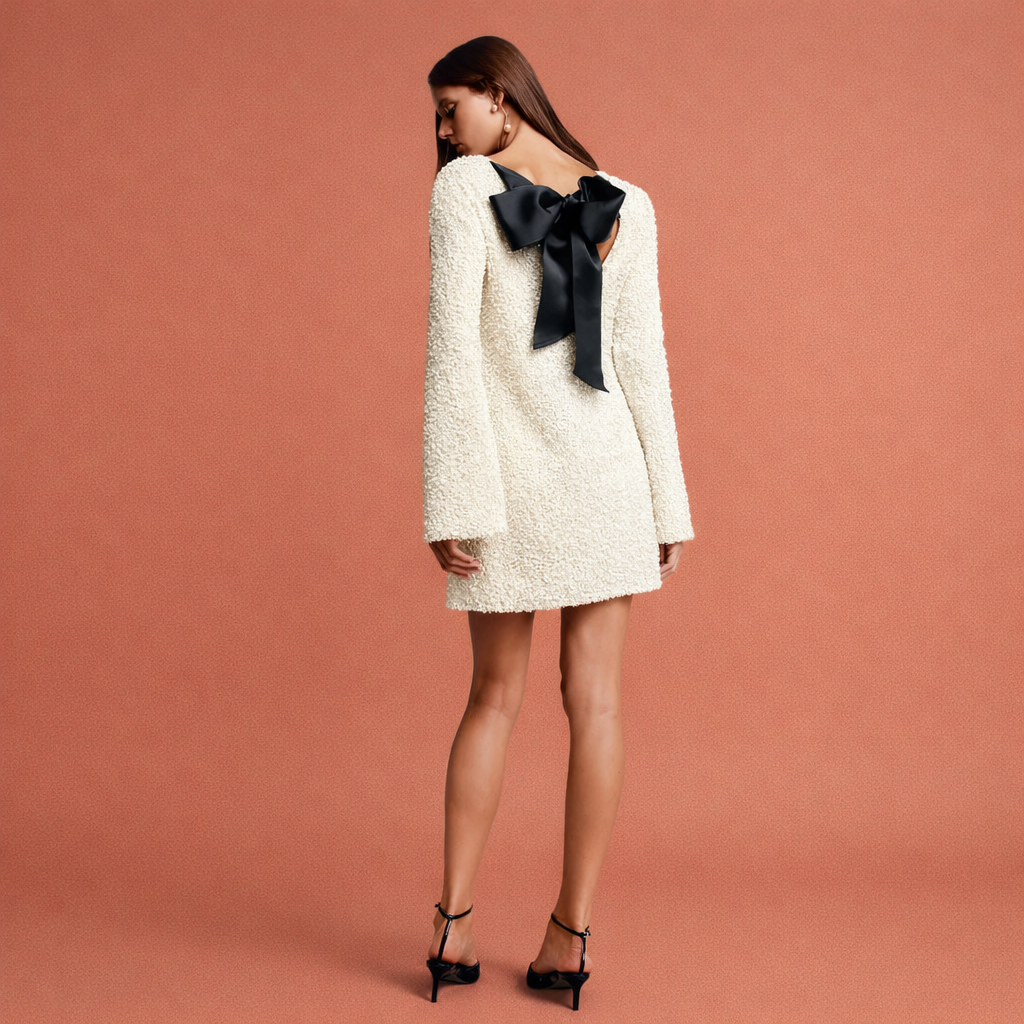 Feestelijke minijurk voor dames met glanzende uitstraling, perfect voor feestjes, clubavonden en speciale gelegenheden.1