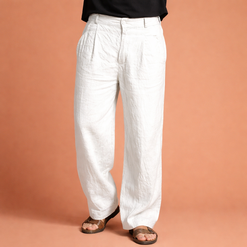 Dames broek in wit met minimalistisch design, zacht en comfortabel voor casual en stijlvolle outfits.