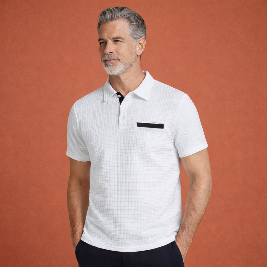 Heren polo in wit met klassieke kraag, stijlvol en comfortabel voor casual en verzorgde outfits.