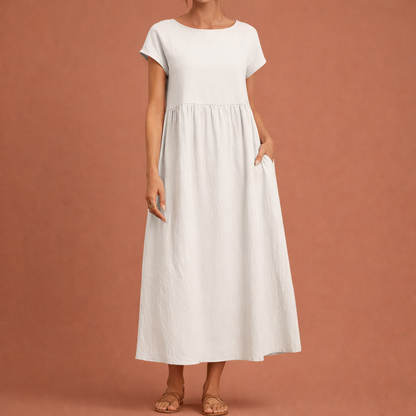 Dames midi jurk in wit met minimalistisch design, zacht en comfortabel voor casual en stijlvolle outfits.