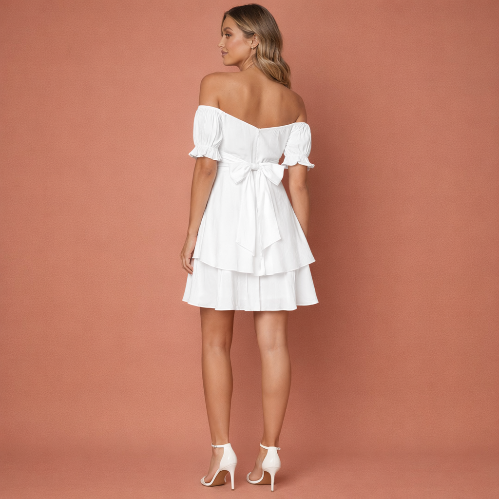 Witte off-shoulder mini-jurk voor dames met zomerse uitstraling, perfect voor vakanties, stranddagen en zomerse feestje
