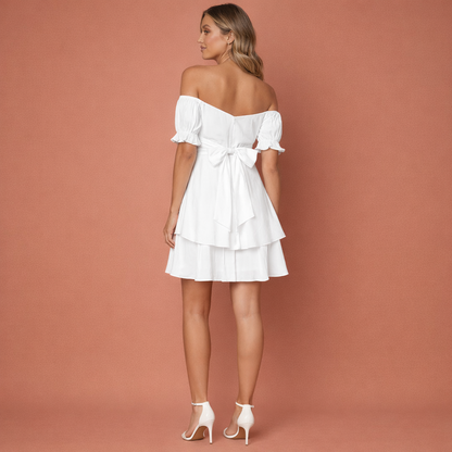 Witte off-shoulder mini-jurk voor dames met zomerse uitstraling, perfect voor vakanties, stranddagen en zomerse feestje