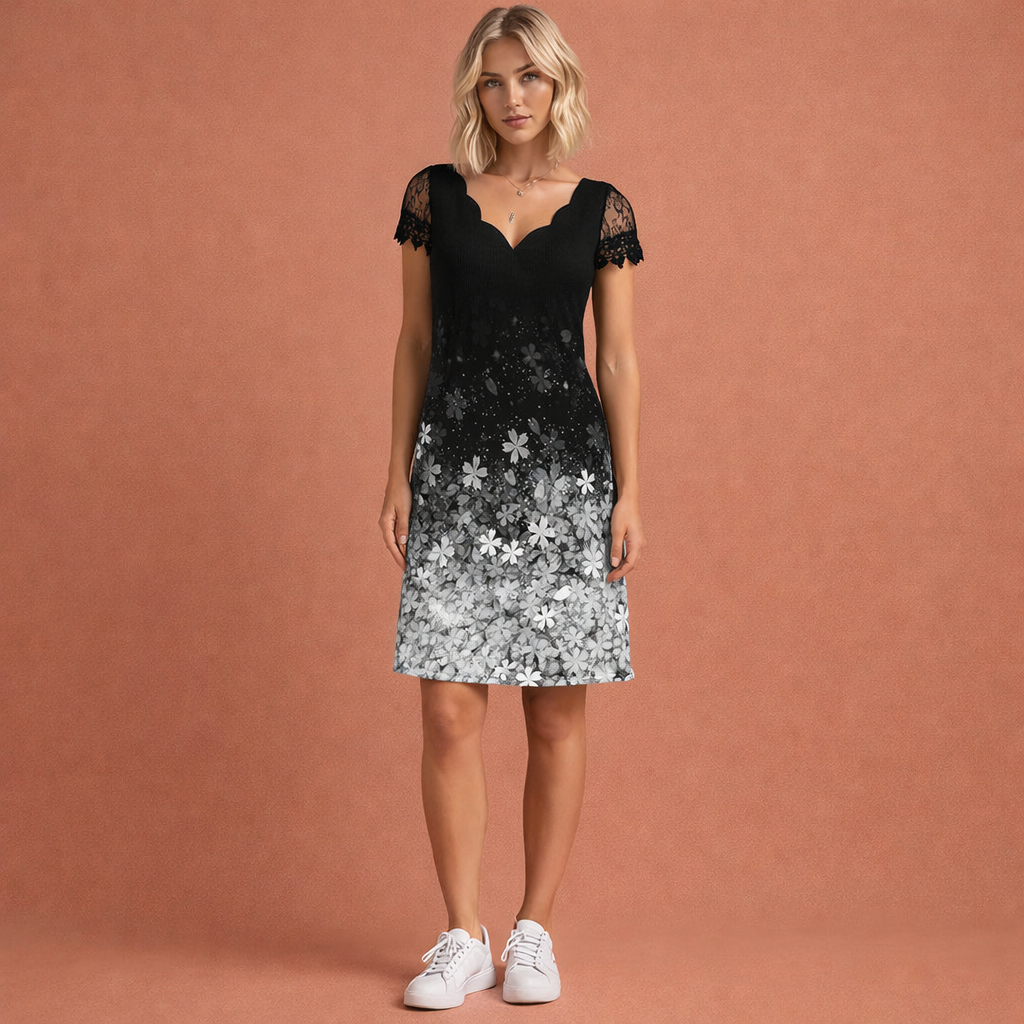 Dames mini-jurk in zilver met minimalistisch design, zacht en comfortabel voor casual en stijlvolle outfits.