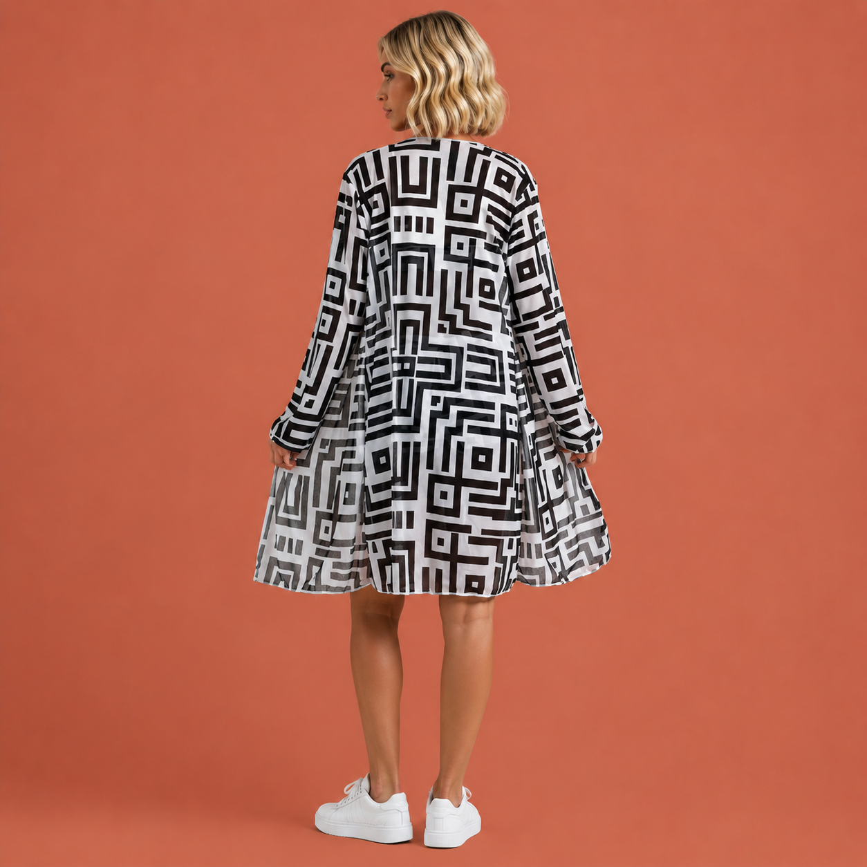 Dames strandset in zwart/wit met geometrisch design, zacht en comfortabel voor casual en stijlvolle outfits.
