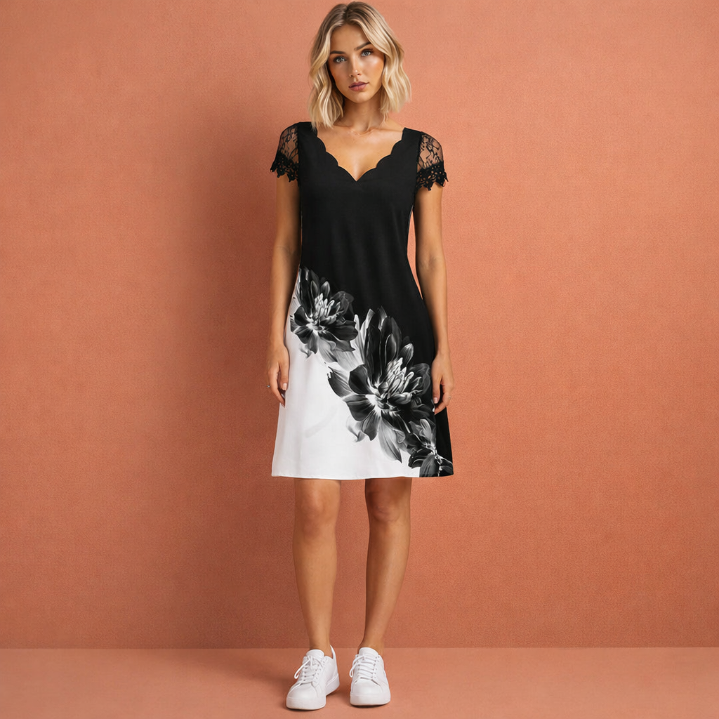 Dames mini-jurk in zwart-wit met minimalistisch design, zacht en comfortabel voor casual en stijlvolle outfits.