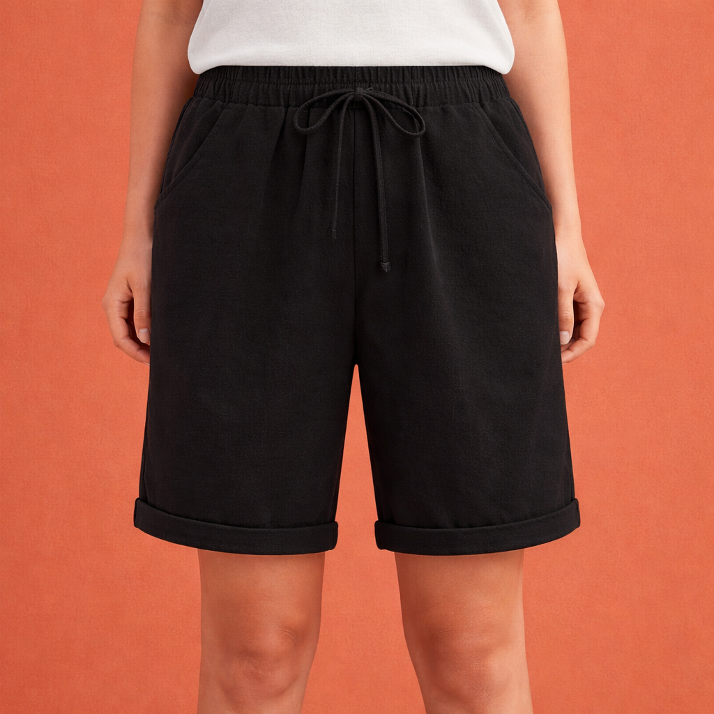 Dames zomer shorts in zwart met minimalistisch design, zacht en comfortabel voor casual en stijlvolle outfits.