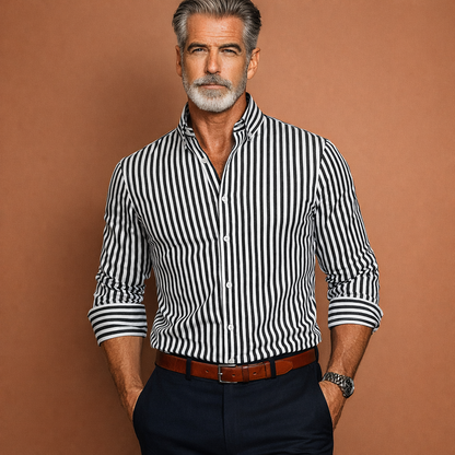 Heren overhemd in zwart met minimalistisch design, zacht en comfortabel voor casual en stijlvolle outfits.