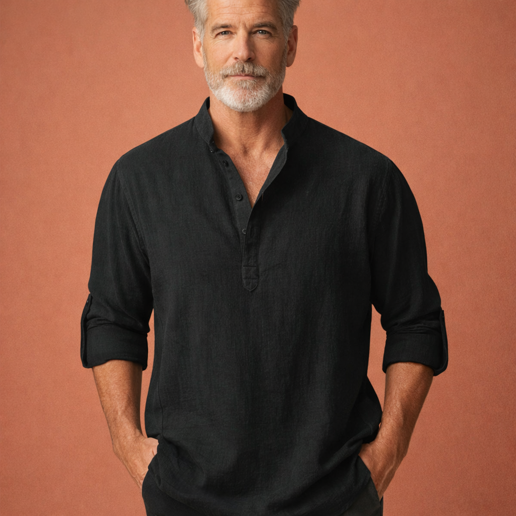 Heren Henley shirt in zwart met minimalistisch design, zacht en comfortabel voor casual en stijlvolle outfits.