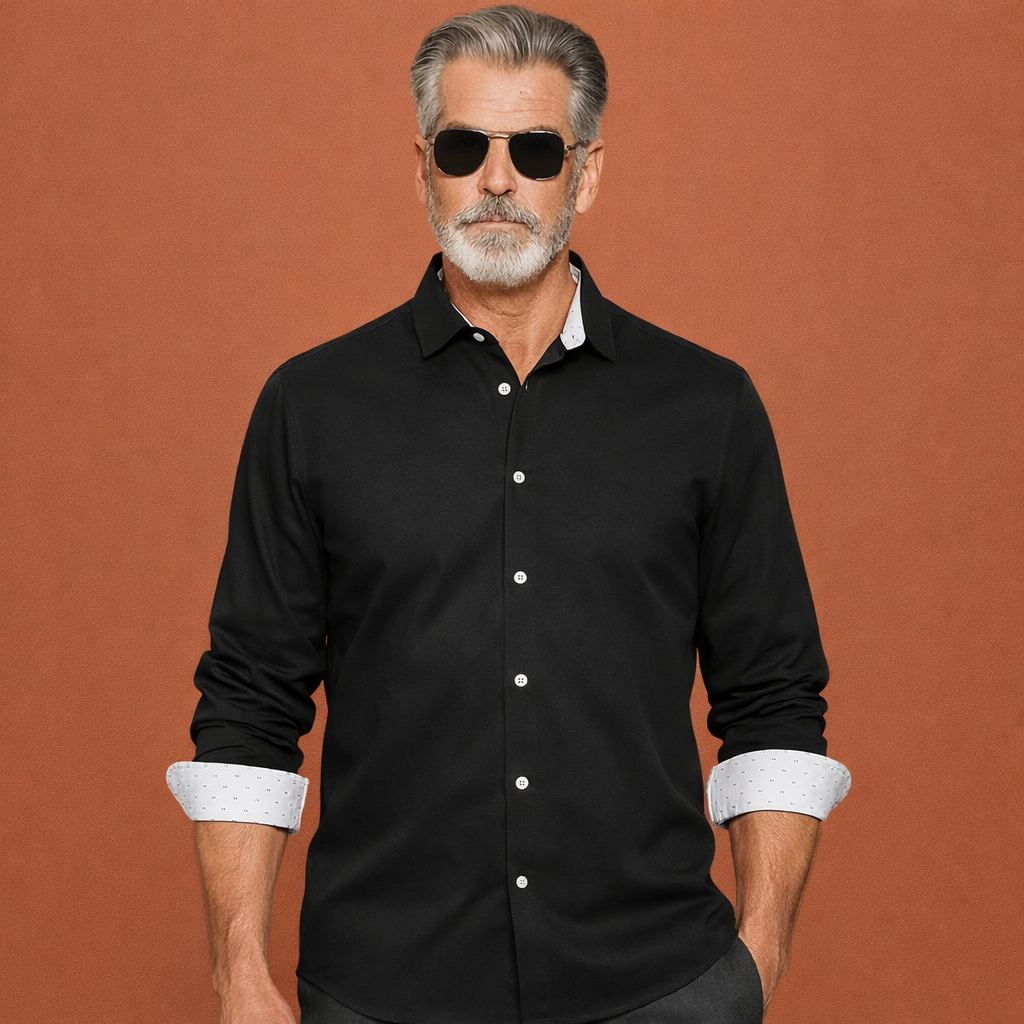 Heren overhemd in zwart met minimalistisch design, zacht en comfortabel voor casual en stijlvolle outfits.
