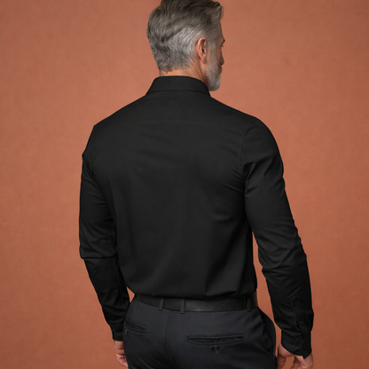 Heren overhemd in zwart met minimalistisch design, zacht en comfortabel voor casual en stijlvolle outfits.