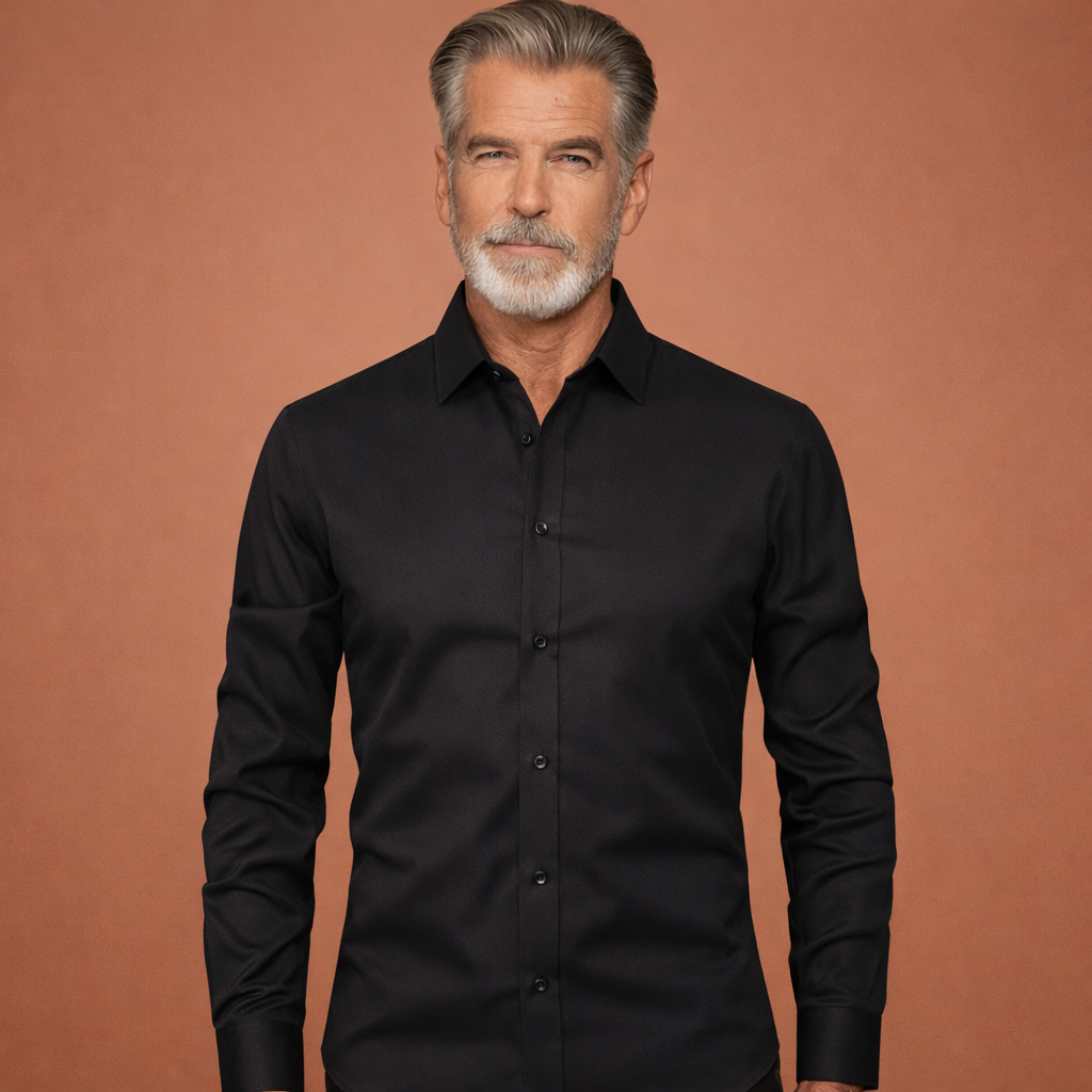 Heren overhemd in zwart met minimalistisch design, zacht en comfortabel voor casual en stijlvolle outfits.