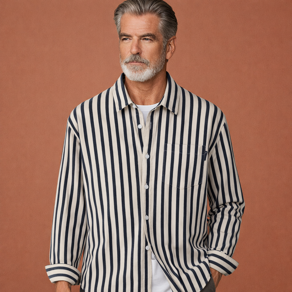 Heren overhemd in zwart met minimalistisch design, zacht en comfortabel voor casual en stijlvolle outfits.