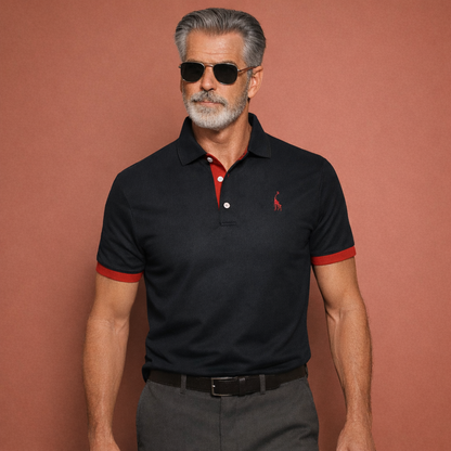 Heren poloshirt in zwart met minimalistisch design, licht en comfortabel voor casual en stijlvolle outfits.