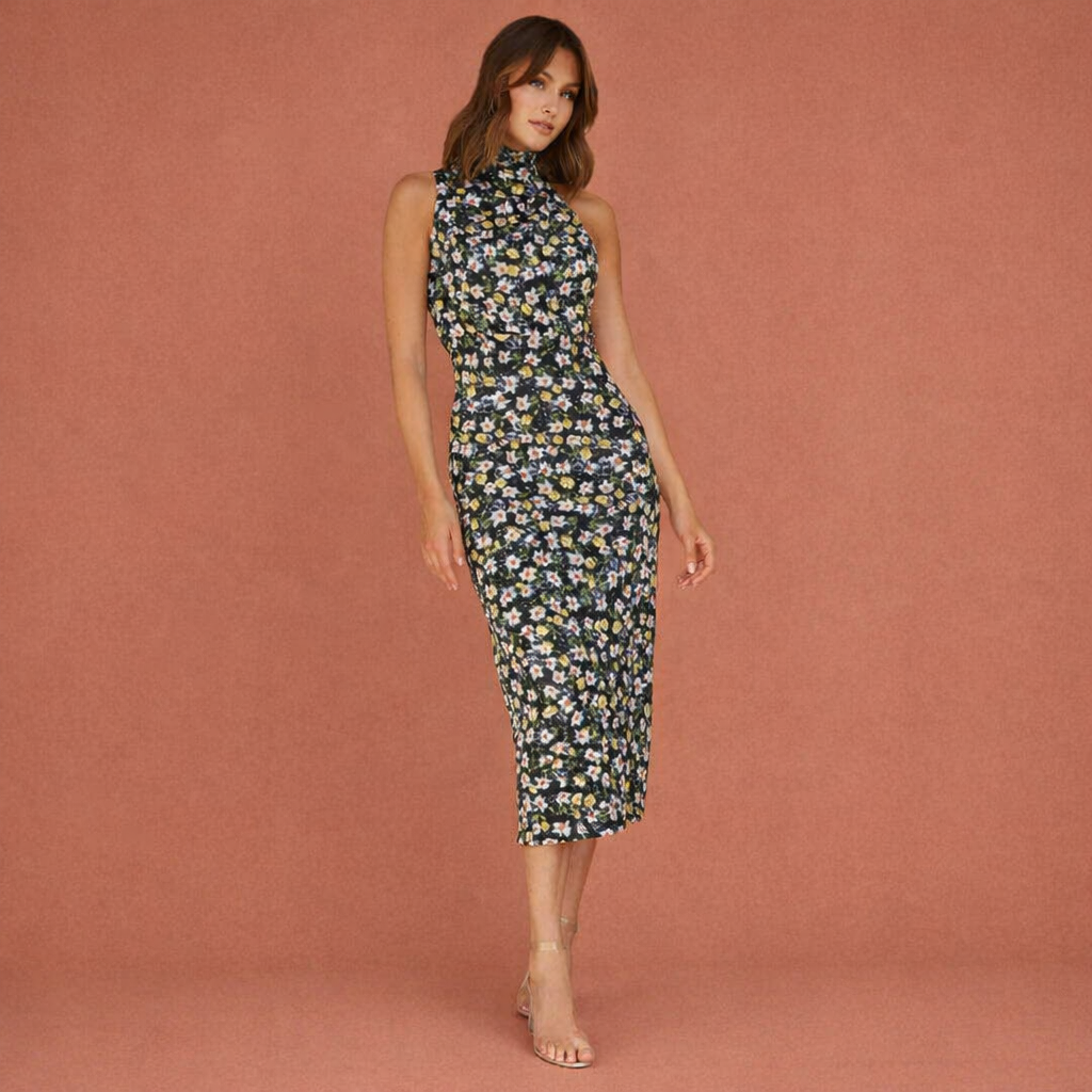 Dames maxi jurk in Zwart met bloemen met minimalistisch design, zacht en comfortabel voor casual en stijlvolle outfits.