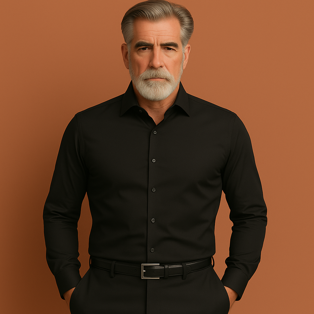 Zwart slim fit heren overhemd met knoopsluiting, geschikt voor zakelijke en casual outfits.