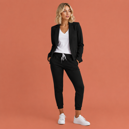 Dames blazer set in zwart met minimalistisch design, zacht en comfortabel voor casual en stijlvolle outfits