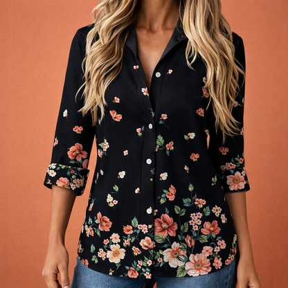 Dames blouse in zwart met minimalistisch design, zacht en comfortabel voor casual en stijlvolle outfits.