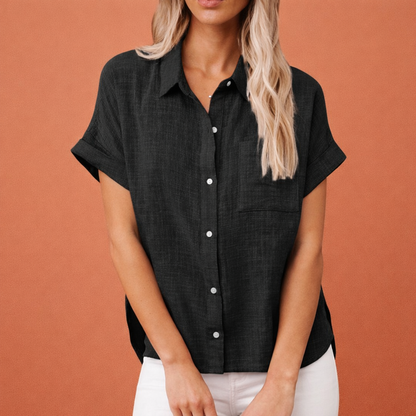 Dames blouse in zwart met minimalistisch design, zacht en comfortabel voor casual en stijlvolle outfits.