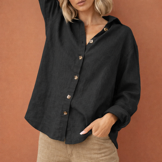 Dames blouse in zwart met minimalistisch design, zacht en comfortabel voor casual en stijlvolle outfits.