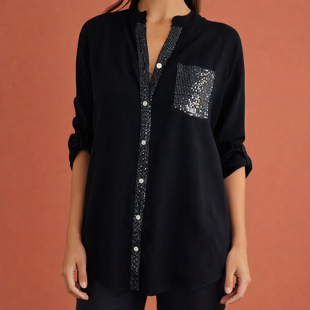 Dames blouse in zwart met paillettenzak, zacht en comfortabel voor casual en stijlvolle outfits.