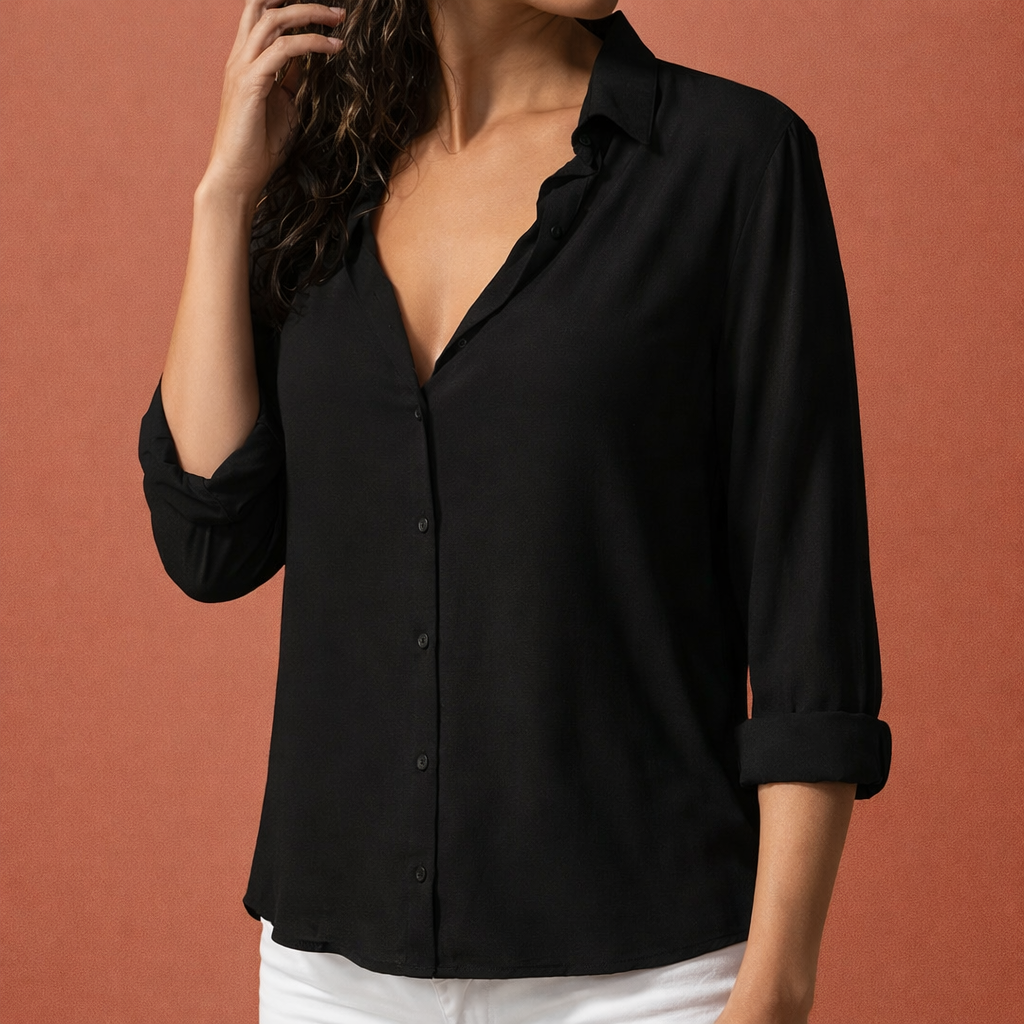 Dames blouse in zwart met minimalistisch design, zacht en comfortabel voor casual en stijlvolle outfits.